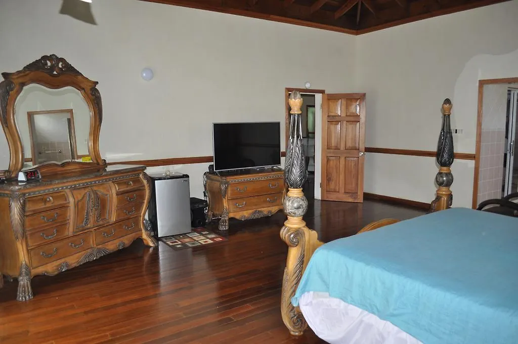 Steel Love Villa مونتيغو باي 3*,  جامايكا