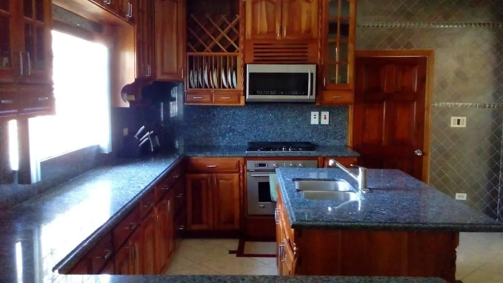 بيت ضيافة Steel Love Villa مونتيغو باي