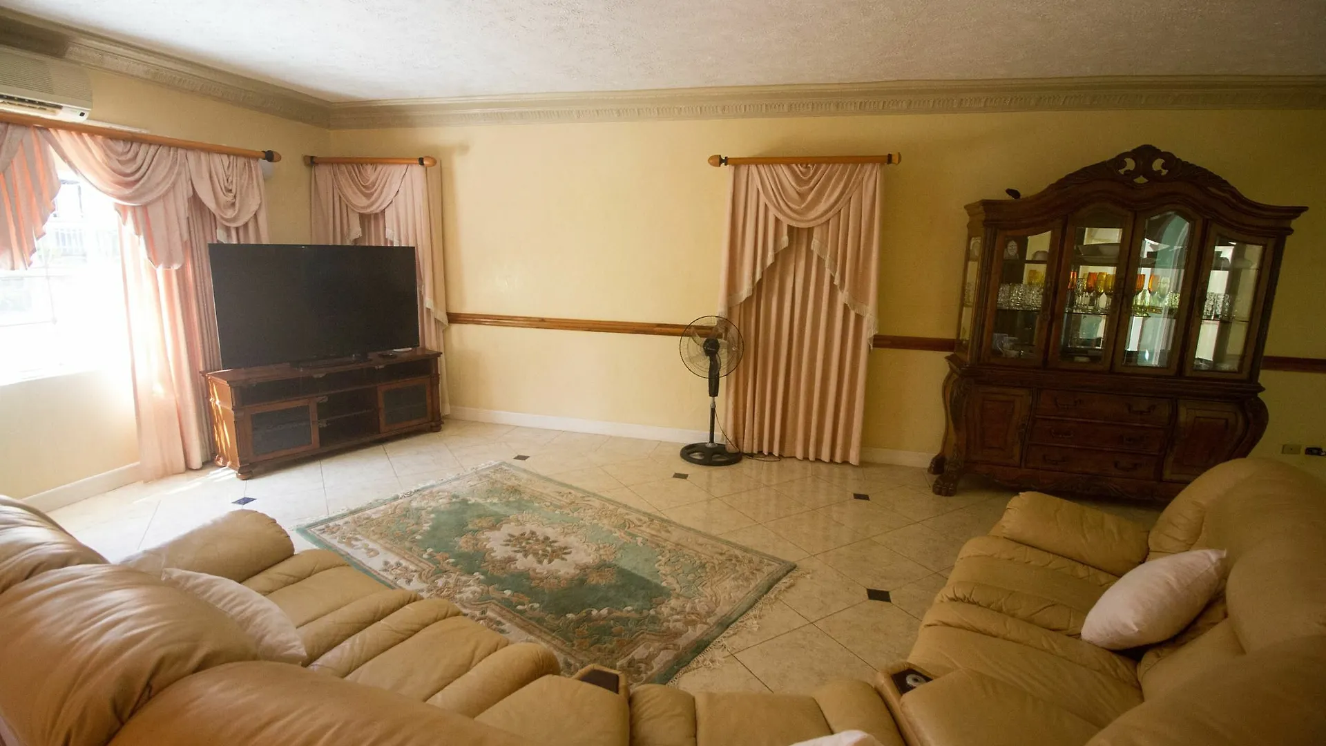 Steel Love Villa مونتيغو باي